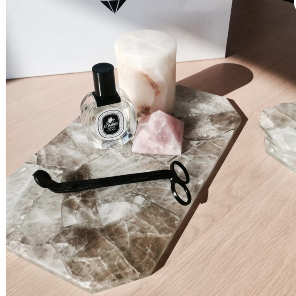 Stoned crystal crush tray